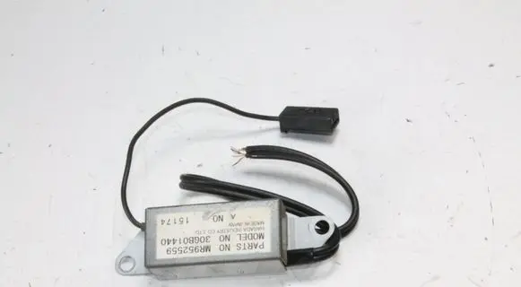 Mitsubishi Pajero Aerial antenna amplifier MR952559