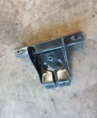 Jeep Grand Cherokee Engine mounting bracket