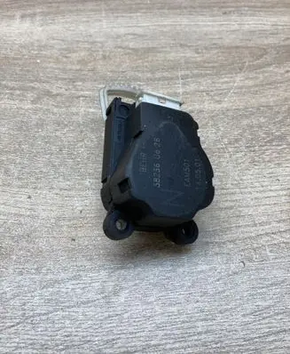 Citroen Xsara Picasso Air flap motor/actuator 38236UA26 EAM501