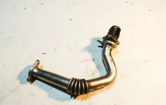 Volkswagen PASSAT B7 Engine coolant pipe/hose 03L131521A