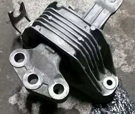 Chevrolet Cruze Engine mount bracket 13248472