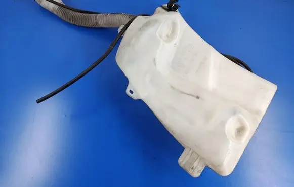 Windshield washer fluid reservoir/tank