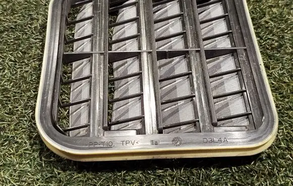 Rear air vent grill