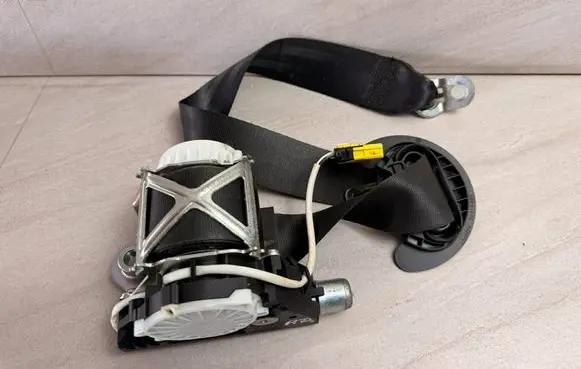 Volkswagen PASSAT B7 Front seatbelt 3C1857706S 34153867A