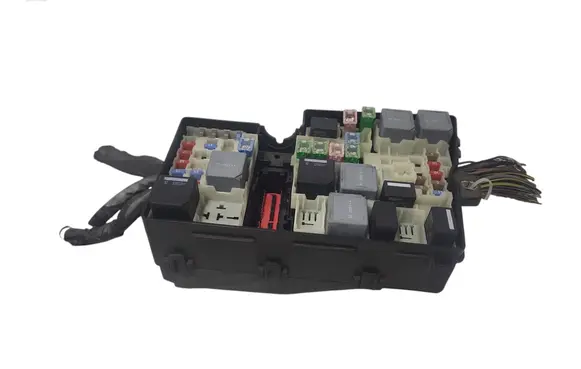 Volvo V40 Fuse module AV6T14A067AC 5B0Q10107
