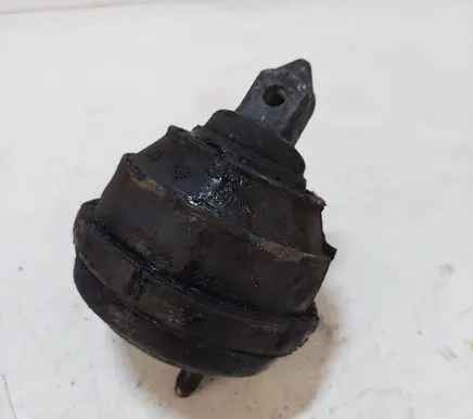 BMW 5 E39 Engine mount bracket