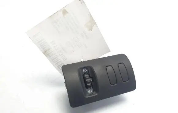 Renault Clio III Light switch 8200379685