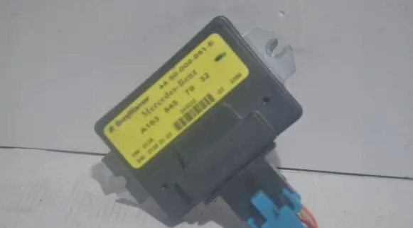 Mercedes-Benz ML W163 Transfer box differential control unit A1635457932