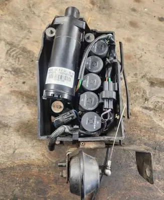 Land Rover Range Rover P38A Air suspension compressor/pump E311660030