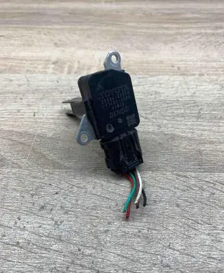 Toyota RAV 4 (XA40) Mass air flow meter 2220437010 1974005080