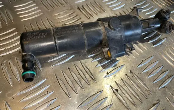 Mercedes-Benz C W204 Headlight washer spray nozzle A2048600347