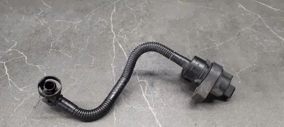 BMW 3 E90 E91 Valve vacuum 7512581