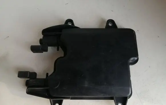 Audi A6 S6 C6 4F Vacuum air tank 07L131541A 037906283C