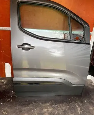 Peugeot Rifter Front door