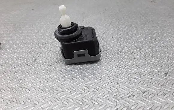 Skoda Fabia Mk1 (6Y) Headlight level adjustment motor 6Y0941295