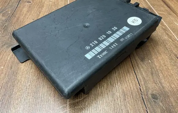 Mercedes-Benz E W210 Comfort/convenience module 2108201926 A2108201926