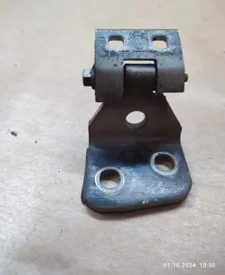 BMW X3 E83 Front door lower hinge 3402821