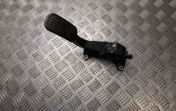 Toyota C-HR I Accelerator throttle pedal 78110F4021