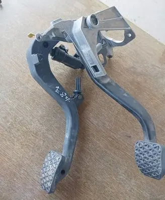 BMW 1 E81 E87 Pedal assembly 2283725 3500228372502 67871110