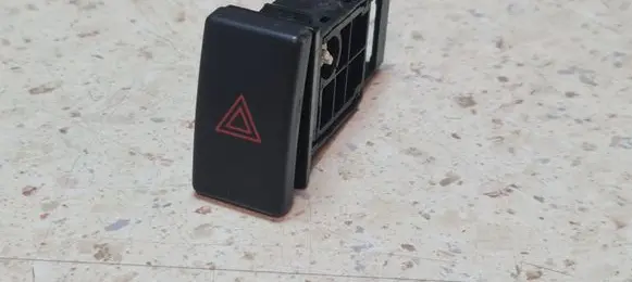 Toyota Avensis T250 Hazard light switch R157963 TR9503