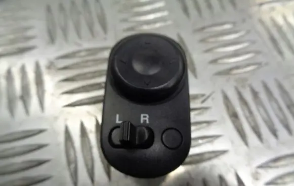 Chevrolet Lacetti Wing mirror switch