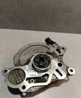 Volkswagen PASSAT B7 Vacuum pump 03L100D 03L145207 032315