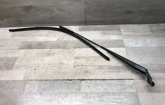 Mercedes-Benz R W251 Front wiper blade arm 24027994
