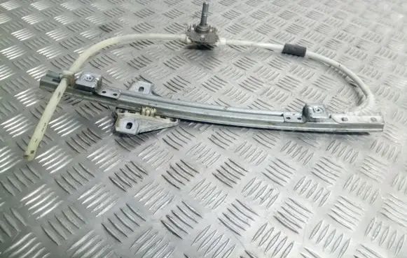 Rear door manual window regulator