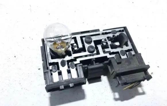 Volkswagen PASSAT B3 Tail light bulb cover holder 321945259