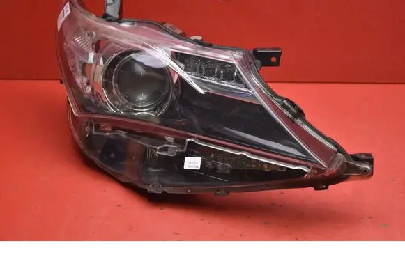Toyota Auris 150 Headlight/headlamp 8111002E40