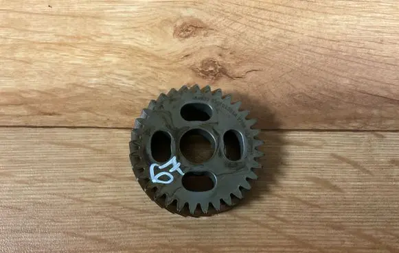 Volkswagen PASSAT B6 Timing chain sprocket 03G103305