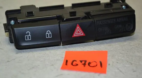 Opel Zafira C Hazard light switch 20934759 2884B1 SANAE1110A