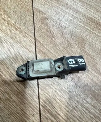 Mercedes-Benz CLS C219 Airbag deployment crash/impact sensor 0028201326 304064015