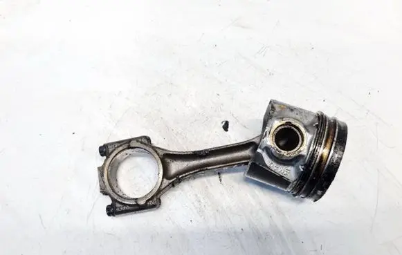 Volkswagen Golf IV Piston with connecting rod 038G