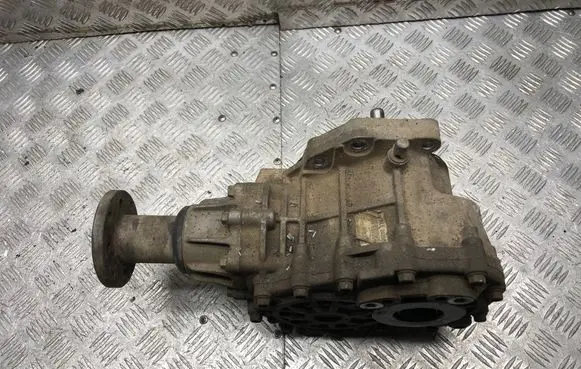 Gearbox transfer box case