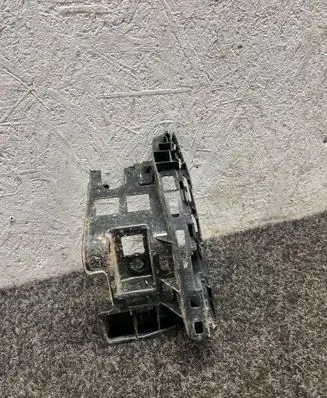 Rear bumper mounting bracket