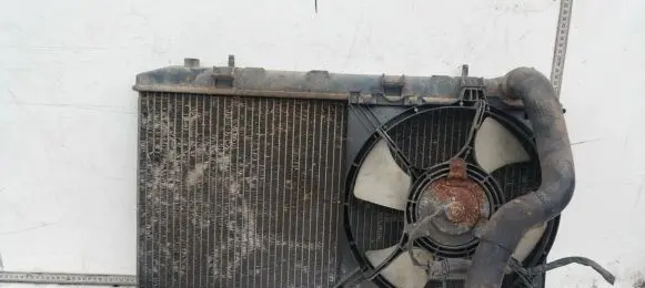 Nissan Sunny Radiator cooling fan shroud