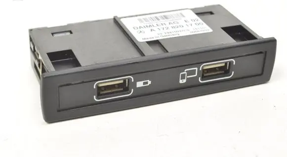 Mercedes-Benz CLA C117 X117 W117 USB socket connector A1728201700