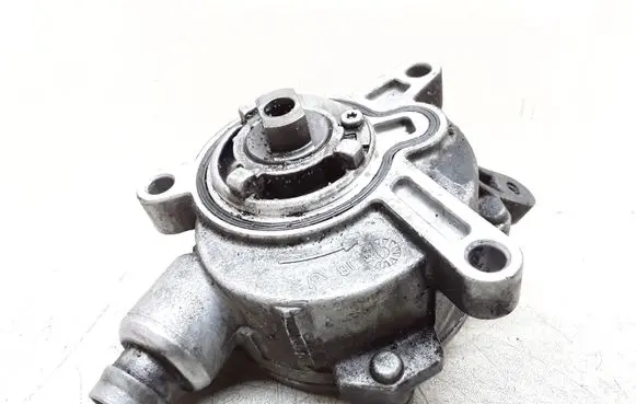 Volvo V70 Vacuum pump 08699237