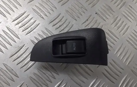 Toyota Avensis T220 Quarter vent window switch 74272-05020