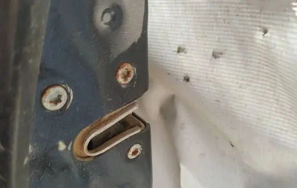 Jeep Patriot Rear door lock