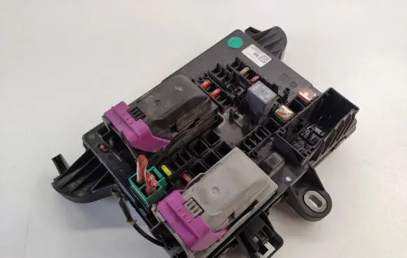 Opel Insignia A Fuse module 13277318 01394202209