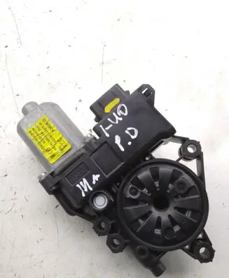 Hyundai i40 Front door window regulator motor 824603Z010