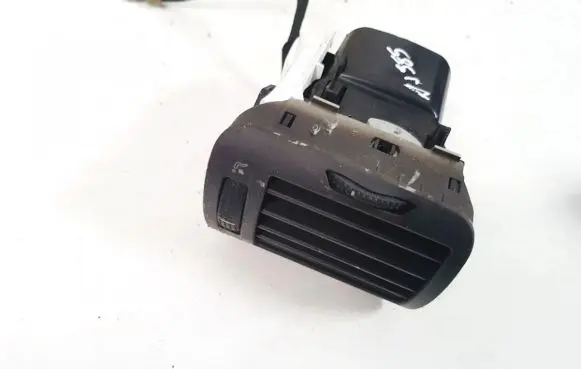 Volkswagen PASSAT B5 Dash center air vent grill 3b0819703a