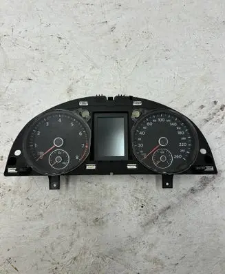 Volkswagen PASSAT B6 Speedometer (instrument cluster) 3C0920871R