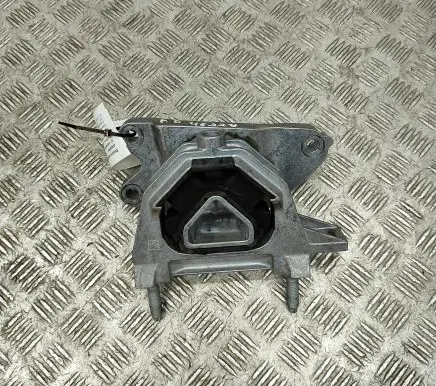 Citroen C4 II Engine mount bracket 9826533880