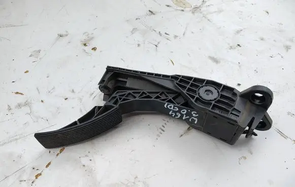 Mercedes-Benz ML W164 Accelerator throttle pedal A1643000004