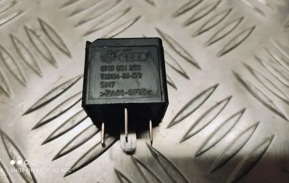 Audi Q7 4L Other relay 8K0951253