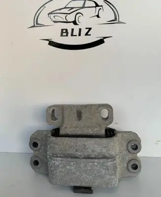 Volkswagen Touran I Engine mount bracket 1K0199555