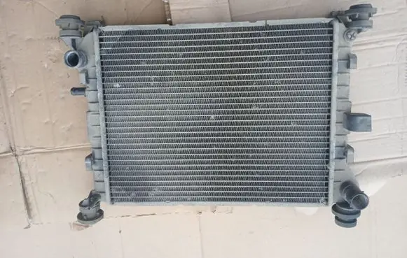Ford Focus Coolant radiator 8802D04 98AB8005